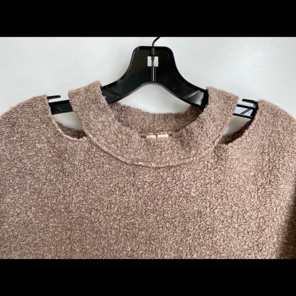 [NWoT] 🌟NEW Anthropologie Cutout Beary Sweater - Picture 6 of 16